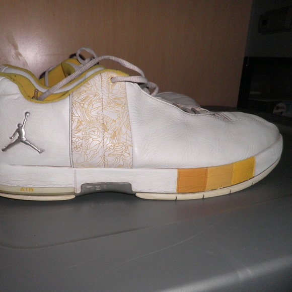 0 NEW VINTAGE NIKE WOMEN TEAM ELITE II 2 LOW PINK YELLOWING SZ 8 0 NEW VINTAGE NIKE WOMEN TEAM ELITE II 2 LOW PINK YELLOWING SZ 8